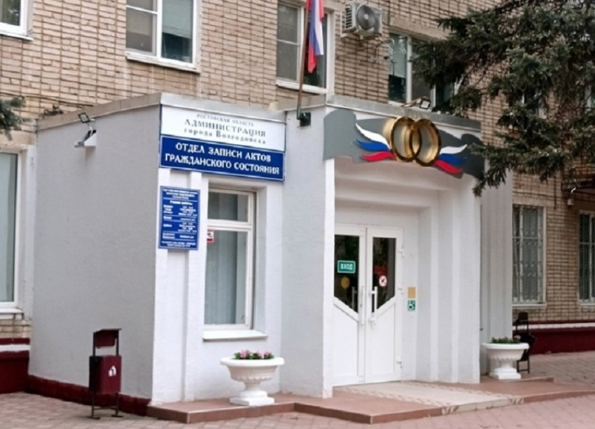 В какие дни мая лучше играть свадьбу: в те дни, когда работает ЗАГС