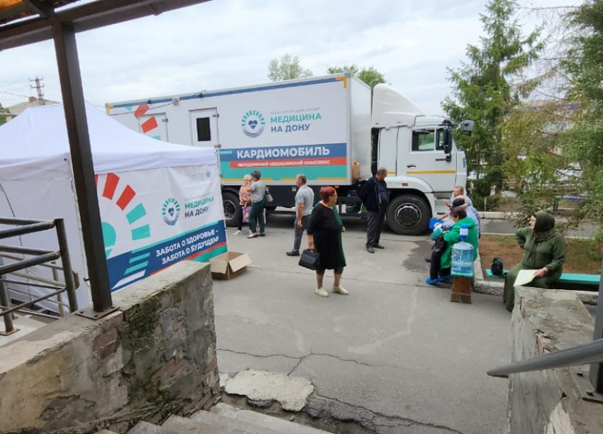 Сотни жителей Романовской и района в надежде на излечение пришли к «Поезду здоровья» 