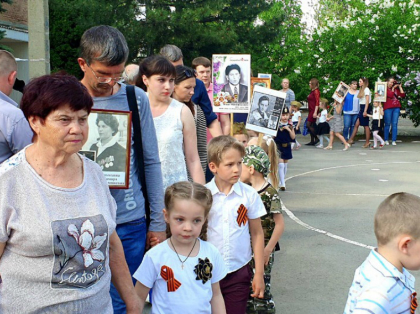 Порядка сотни воспитанников детского сада «Ласточка» поддержали акцию «Бессмертный полк»