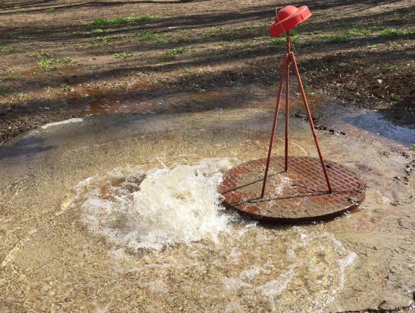 В Волгодонске рабочие водоканала ведут работы возле психдиспансера