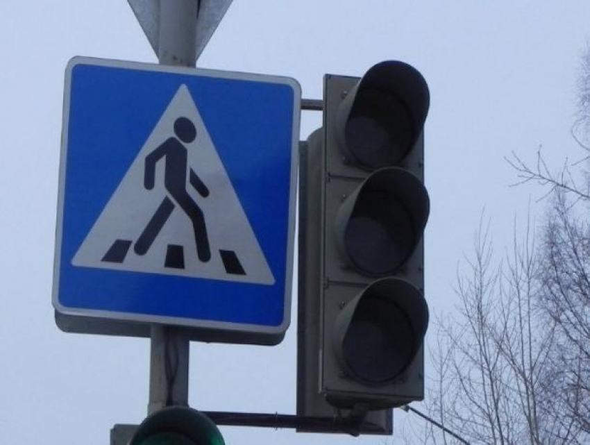 «Сошедшие с ума» светофоры в центре Волгодонска поставили под угрозу безопасность автомобилистов и пешеходов