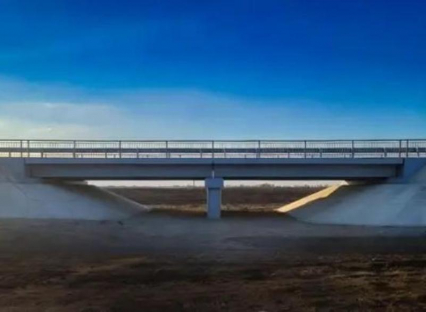 В Зимовниковском районе за 38 миллионов рублей отремонтировали мост 