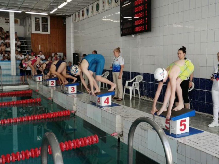 Сильнейшие пловцы сразились за звание лучших в чемпионате и первенстве города Волгодонска