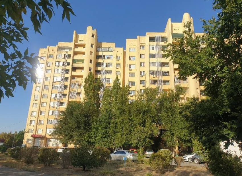 Мужчина погиб при падении с высотного дома на проспекте Курчатова в Волгодонске