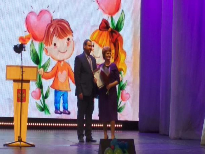 Многодетная мать из Волгодонска получила поощрение губернатора в размере 50 000 рублей