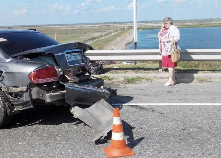 22-летний водитель пострадал в столкновении двух машин на трассе Ростов-Волгодонск