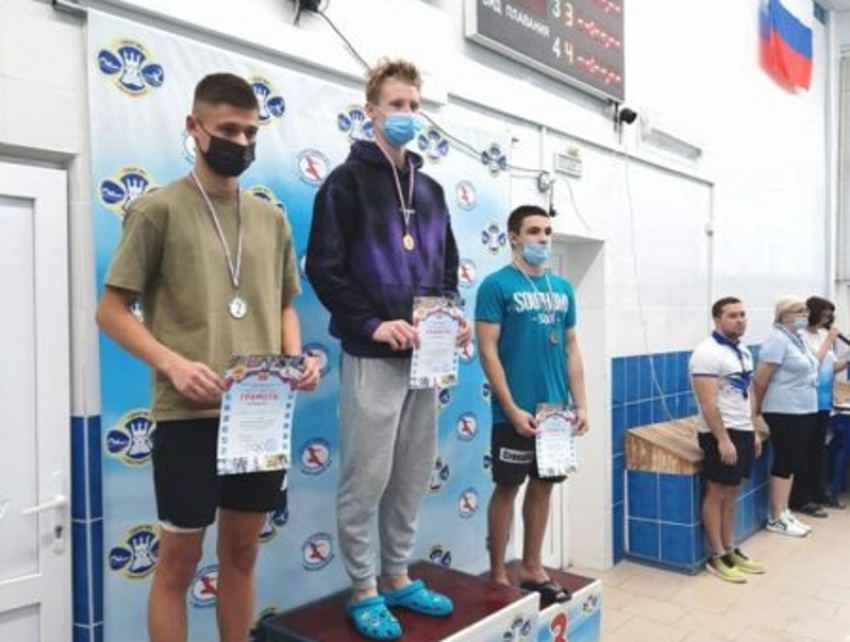 Волгодонские спортсмены сразились в городском открытом кубке по плаванию