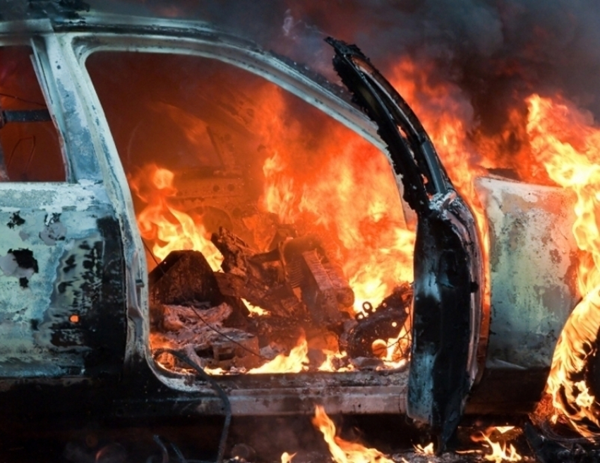 В Волгодонском районе в машине чудом не сгорел 58-летний пенсионер