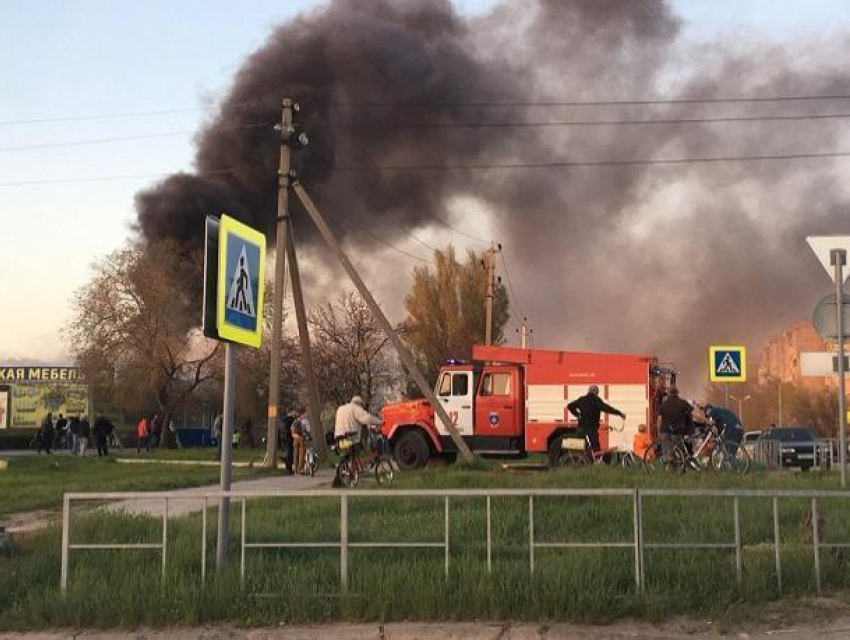 Появилось видео с места крупного возгорания магазина «Гермес» в Волгодонске