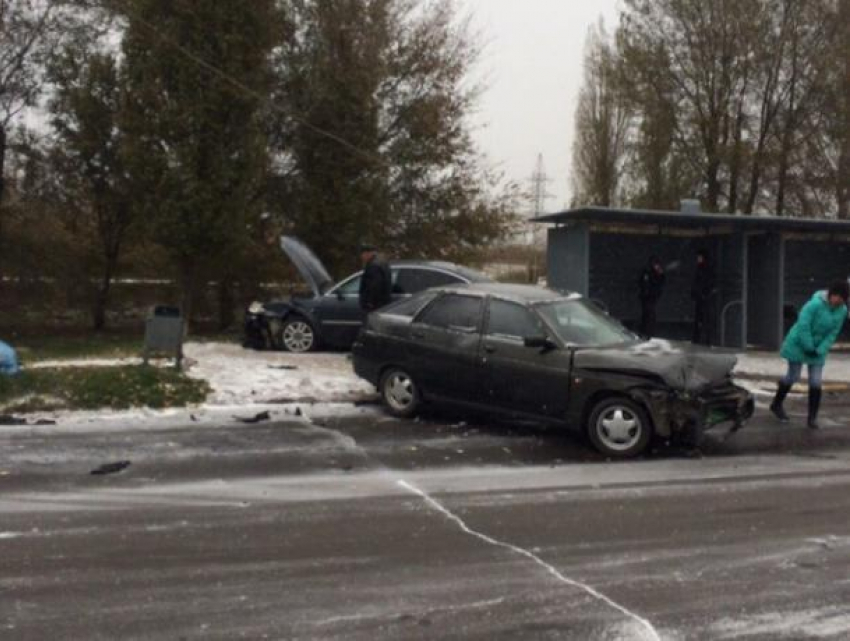 Первый снег в Волгодонске спровоцировал аварию на Путепроводе