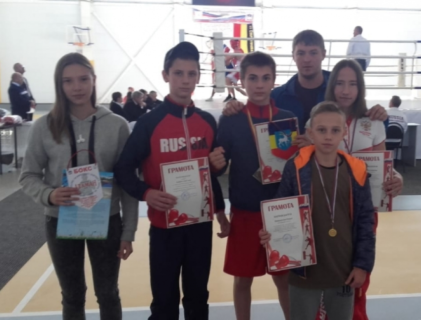 «Золото» и «бронзу» завоевали волгодонские боксеры на первенстве Таганрогского казачьего округа