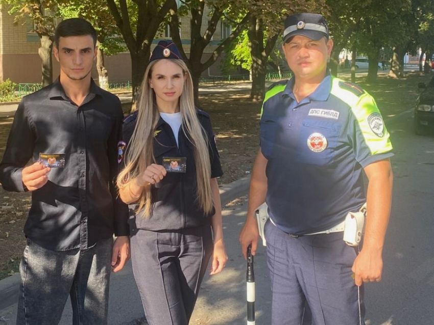 Сотрудники ГАИ напомнили студентам в Волгодонске о рисках гонок на электросамокатах 
