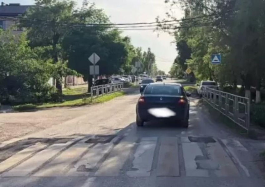 10-летнего ребенка сбил автомобиль на пешеходном переходе в Цимлянске