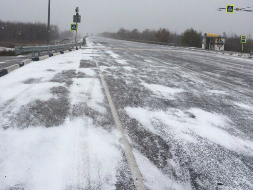Первым снегом замело трассу Волгодонск-Цимлянск
