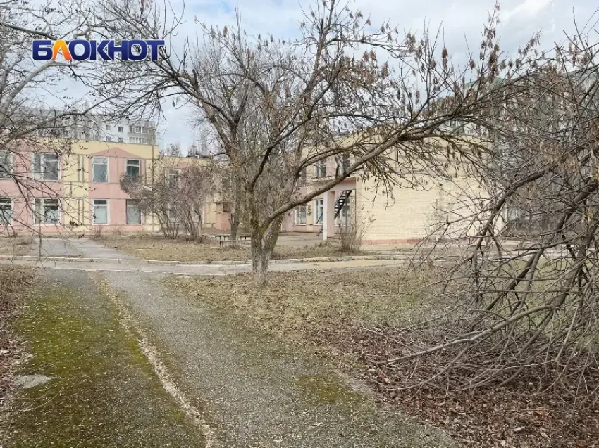 Никто в «Теремке» не живет: здание бывшего детского дома и детсада Волгодонска останется брошенным до 2029 года