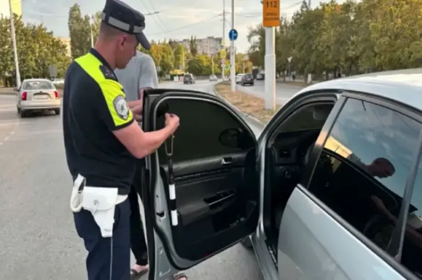 Мигрант-взяточник и 88 тонировщиков: масштабный рейд сотрудников ГАИ в Волгодонске дал богатый урожай