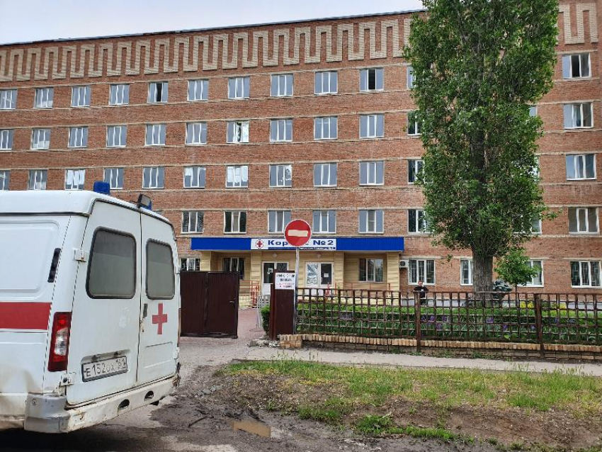 Три пациента госпиталя для больных коронавирусом в Волгодонске подключены к ИВЛ