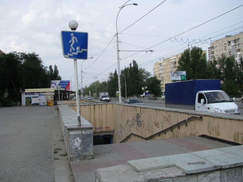Подземному переходу на проспекте Строителей в Волгодонске сделали ремонт в «лайт» версии