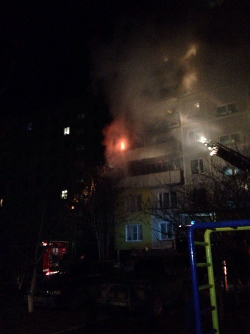 Курильщик с верхних этажей многоэтажки устроил пожар в Волгодонске