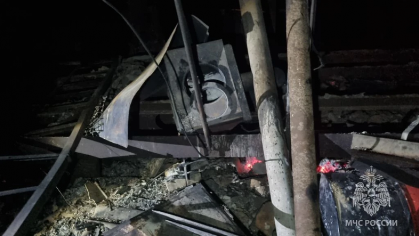 Два человека погибли в загоревшемся маленьком вагончике в Константиновском районе 