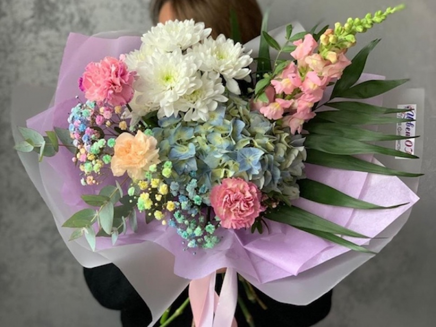 Какие цветы подарить любимой маме на праздник