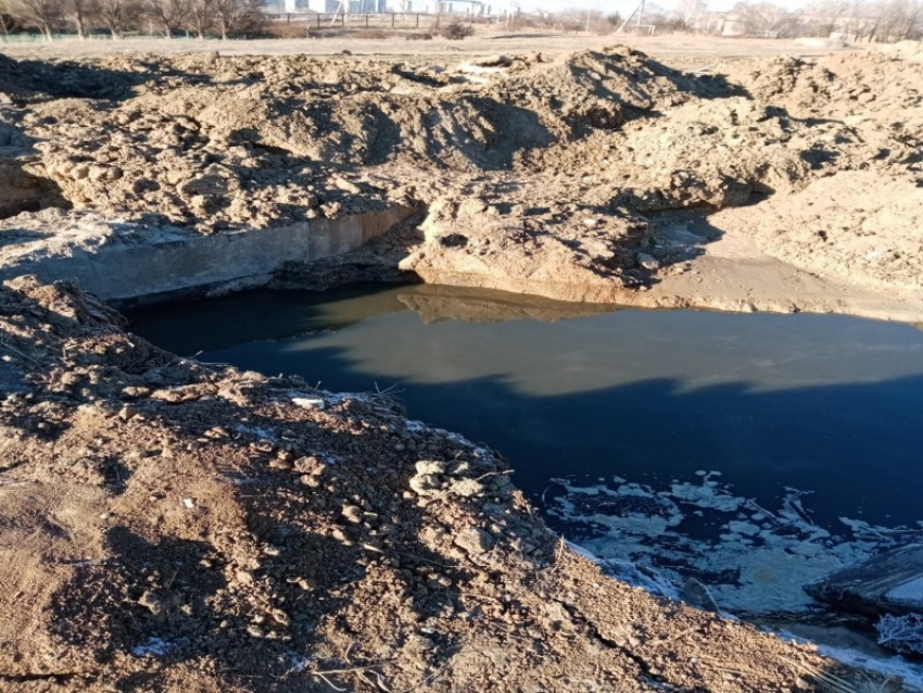 Улицы топит, 13 МКД без воды: «Водоканал» признал аварийную ситуацию на сетях канализации