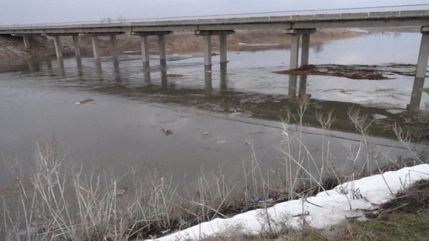 Река Сал может затопить поселки в Зимовниковском районе