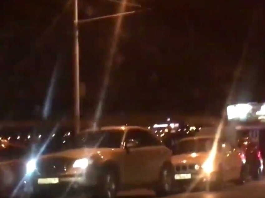 Элитное ДТП с участием «Инфинити","БМВ» и «Субару» на мосту в Волгодонске попало на видео