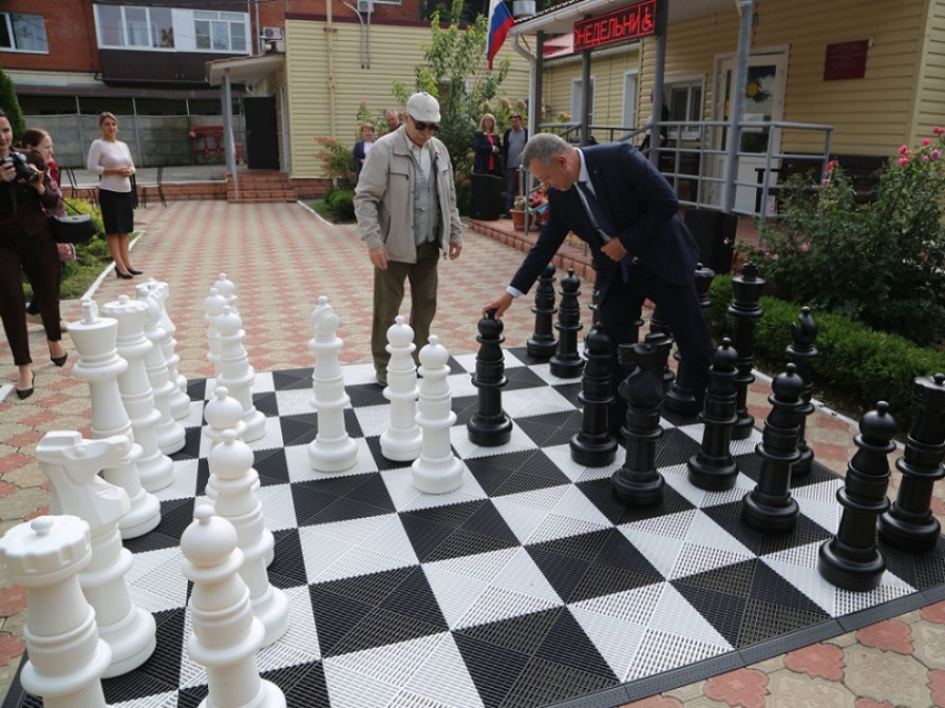 Огромные уличные шахматы появились в Волгодонске 