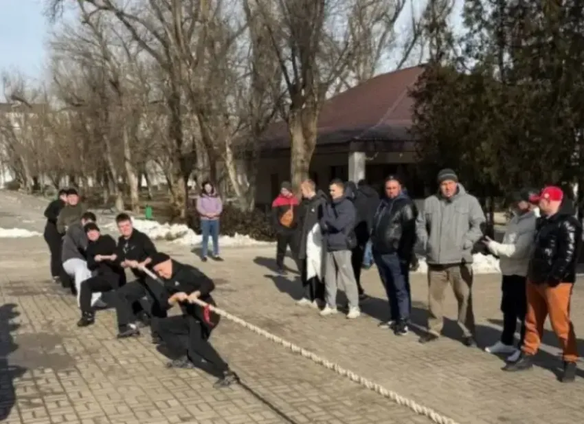 «Чей микрорайон сильнее?»: волгодонцы сразились в перетягивании каната