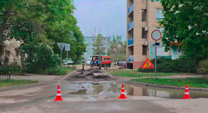 Во дворах на Ленина за поликлиникой делают асфальт