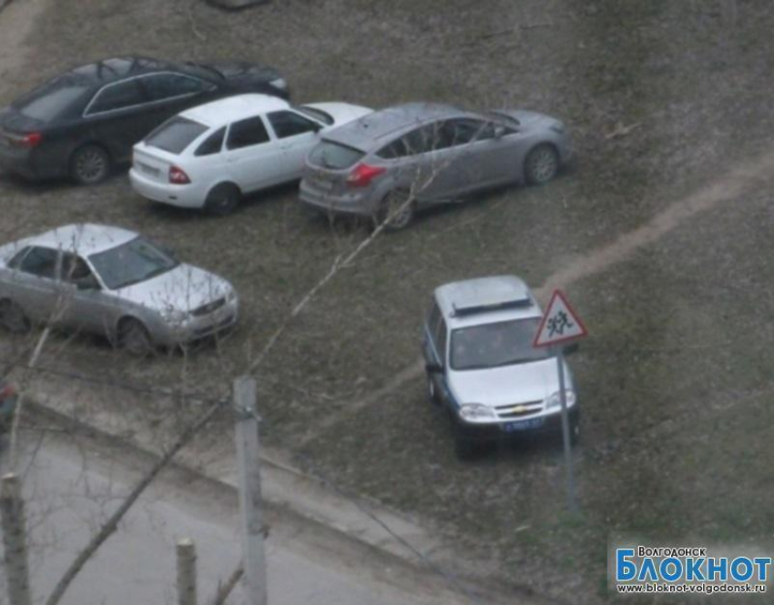 Как паркуются полицейские Волгодонска