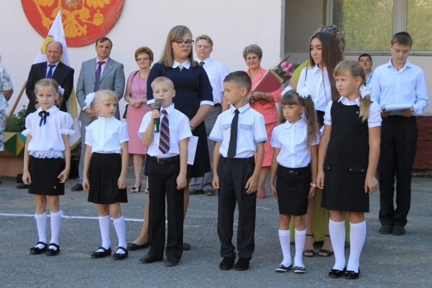 За парты в школах Волгодонска сели более 100 детей и подростков из Украины