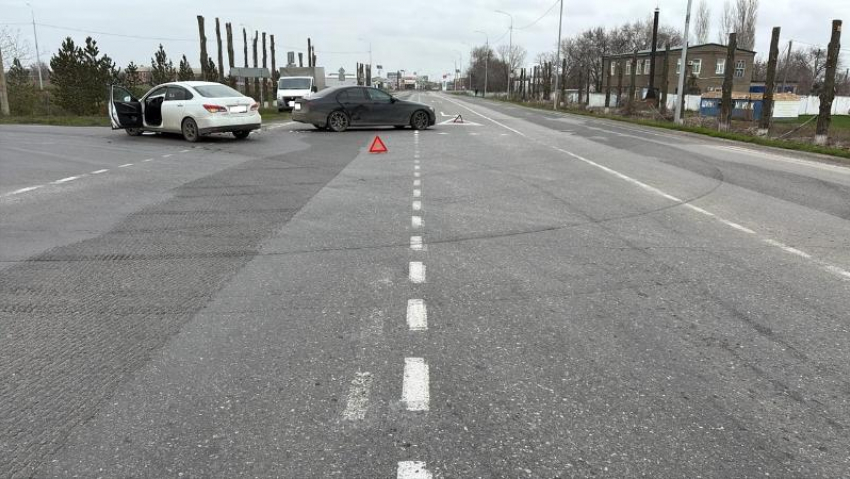 ДТП с двумя иномарками произошло в Зимовниковском районе 