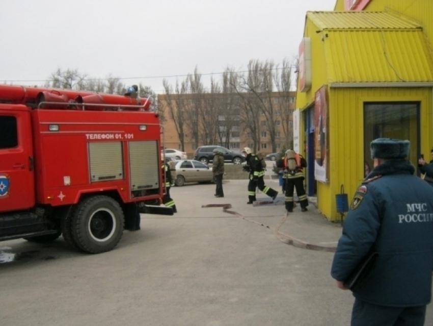 В Волгодонске эвакуировали посетителей и работников торгового комплекса
