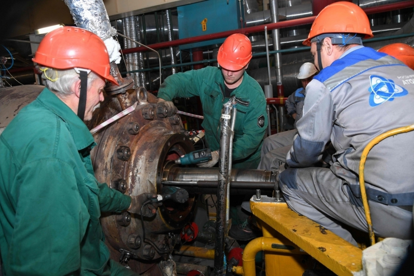 Во время планового ремонта на энергоблоке №1 Ростовской АЭС выполнена наладка перегрузочной машины и полярного крана