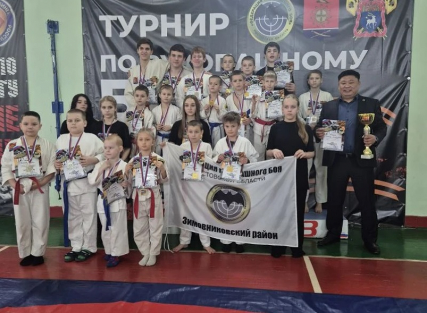 Во славу героев: турнир по рукопашному бою «Казаки своих не бросают» прошёл в поселке Зимовники