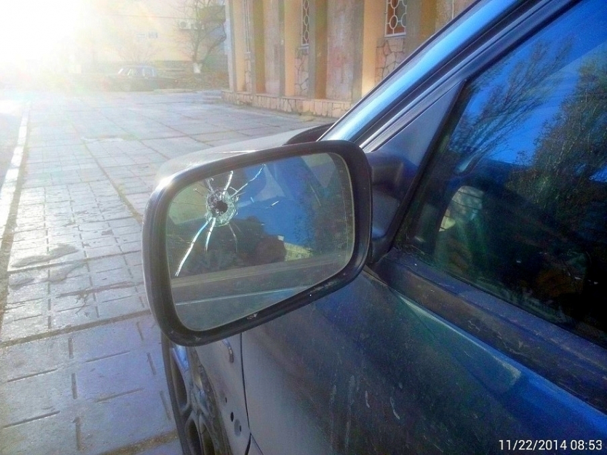 В Волгодонске неизвестный стрелок обстреливает автомобили из пневматики