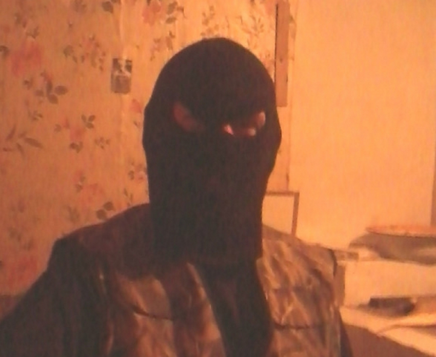 Из-за оскорблений в адрес матери волгодонец убил своего соседа и скинул его тело в выгребную яму