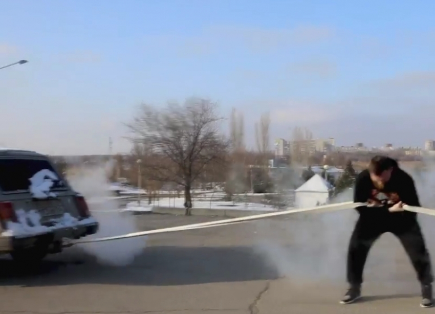 «В поддержку отечественного автопрома»: Дмитрий Кудряшов удержал два «газующих» ВАЗа в Волгодонске