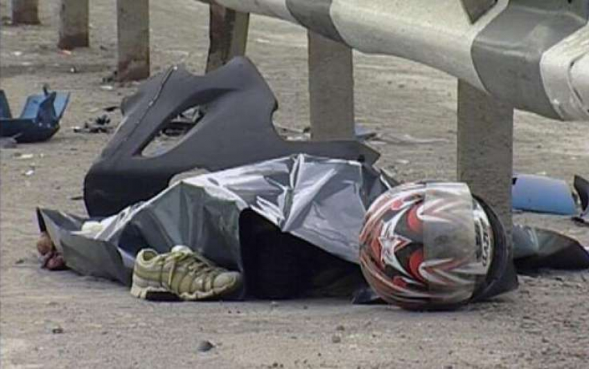 На автодороге Ростов-Волгодонск водитель «Фиата» сбил насмерть скутериста и скрылся с места происшествия