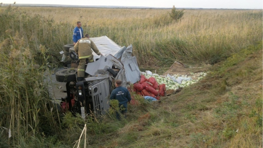 На автодороге Ростов-Волгодонск насмерть разбился водитель «КАМАЗа»