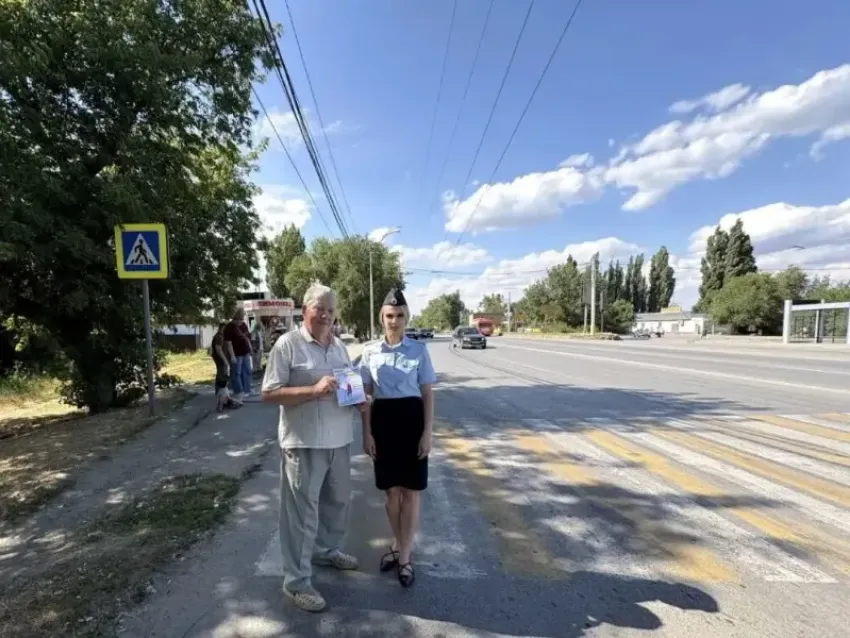 Безопасность для тех, кому за 60: волгодонские полицейские научили пенсионеров правилам дорожного движения