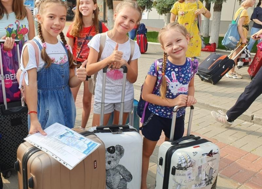 Небогатым родителям в Волгодонске напомнили о бесплатных детских путевках в лагеря