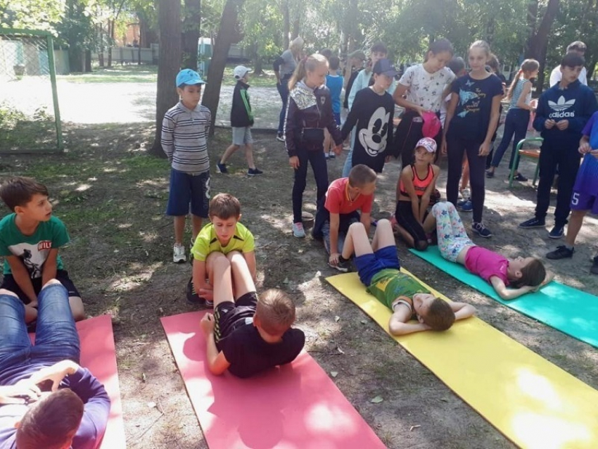 В Волгодонске сотни школьников накачали пресс