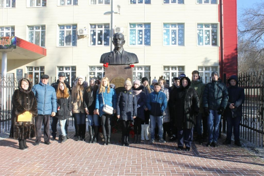 12 лет назад в Волгодонске появился памятник Герою России Михаилу Ревенко 