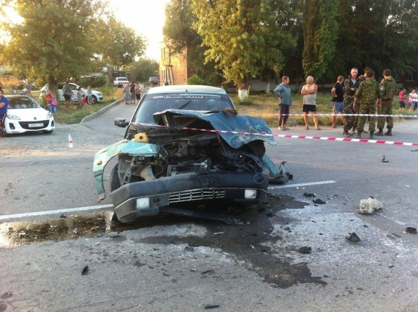 На трассе Ростов-Волгодонск в столкновении легковушки и автобуса погибла 19-летняя девушка
