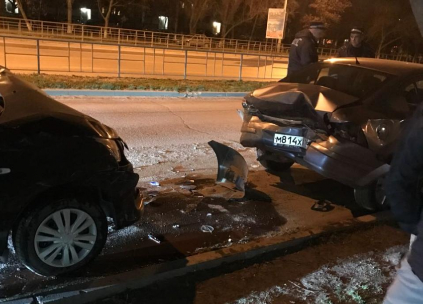 Пьяный «пожарный из Ростова» на скорости врезался в припаркованную машину в центре Волгодонска 