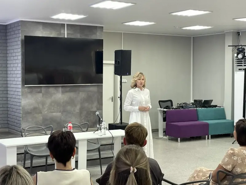 Диалог с властью: депутат Госдумы Екатерина Стенякина обсудила развитие соцсферы и новые законодательные нормы с волгодонцами