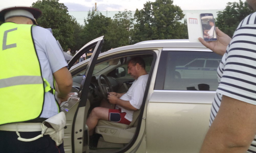 Экс-сотрудник полиции, спровоцировавший ДТП на Жуковском, обещал водителю ВАЗа купить новое авто, но потом передумал 